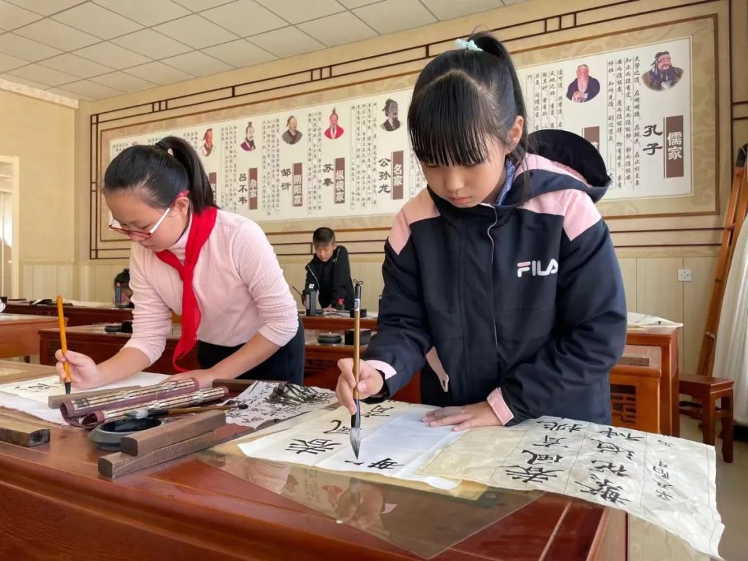 墨韻飛揚書寫精彩延吉市北山小學喜迎校慶120週年現場書法比賽